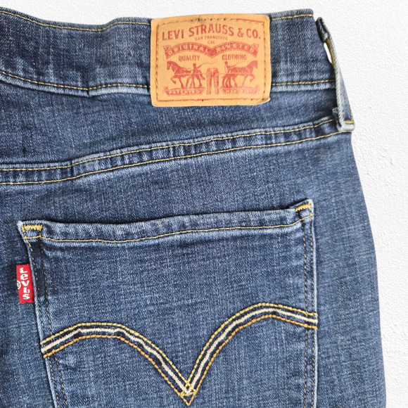 Levi's Dark Wash Mid Rise Classic Stretchy Flare Leg Bootcut Jeans Size 8 - Picture 8 of 9